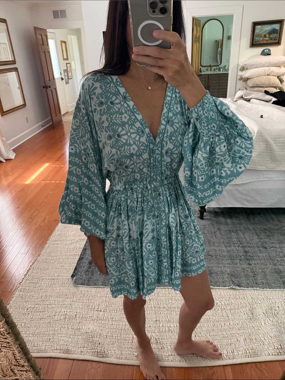 OMIKA Excellent V-Neck Mini Dress in Seafoam Green Medium